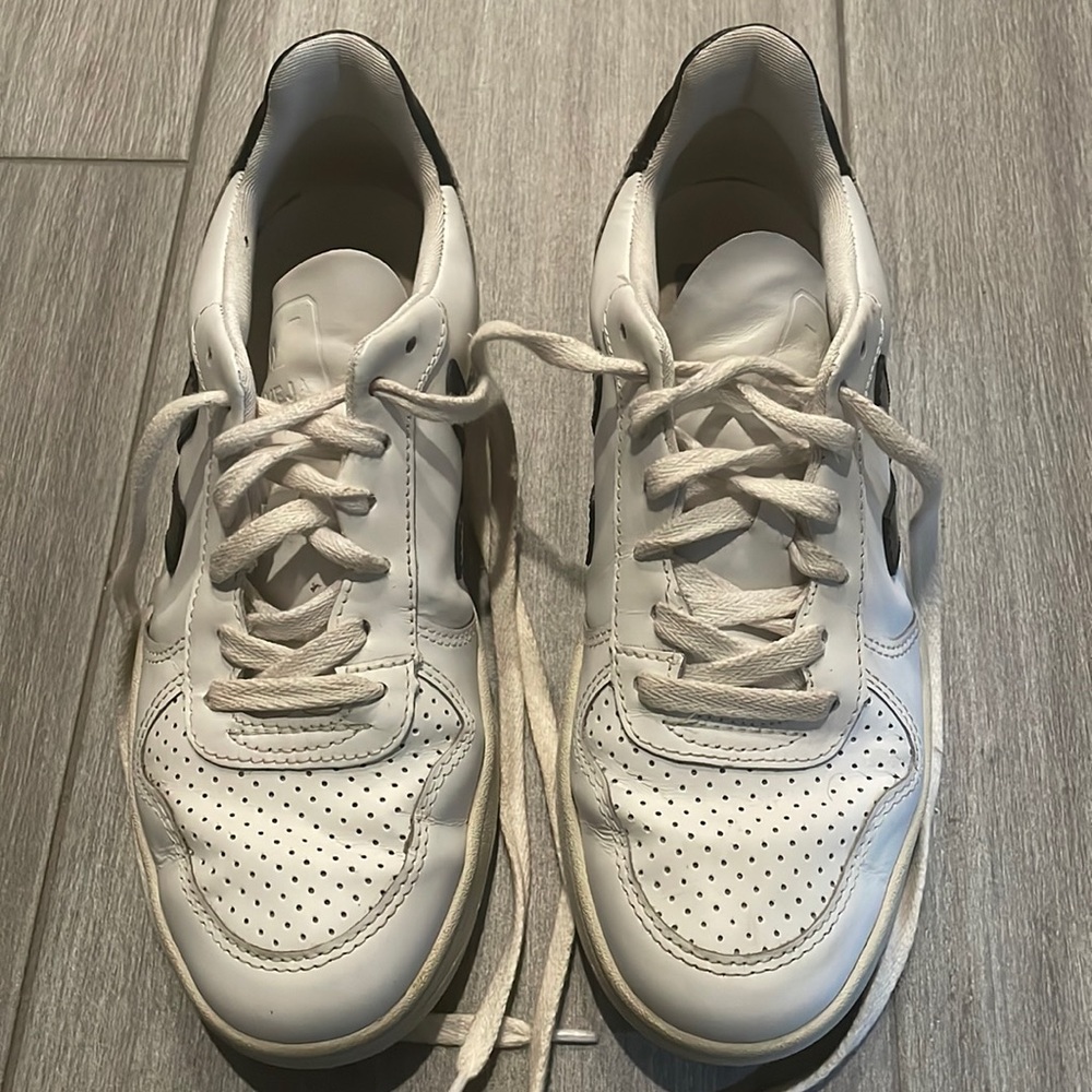 Veja size 6 US size 37 Eur low profile white with black accent sneaker